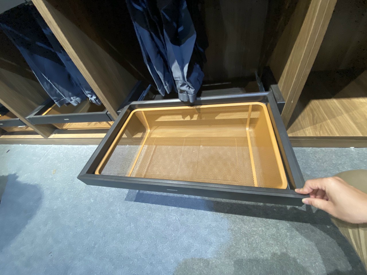 Giỏ Để Đồ Gấp Ray Giảm Chấn Giá Mây EUA2170